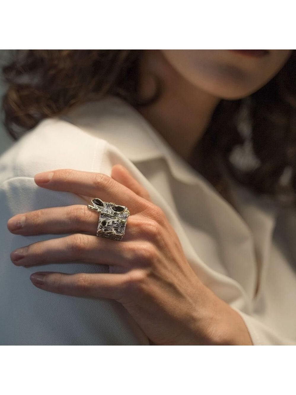 Vintage Style Chunky Statement Ring With Onyx - Picture 2 of 5